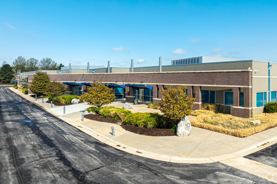 17300-17330 W 119th St, Olathe, KS for lease - Building Photo - Image 1 of 4