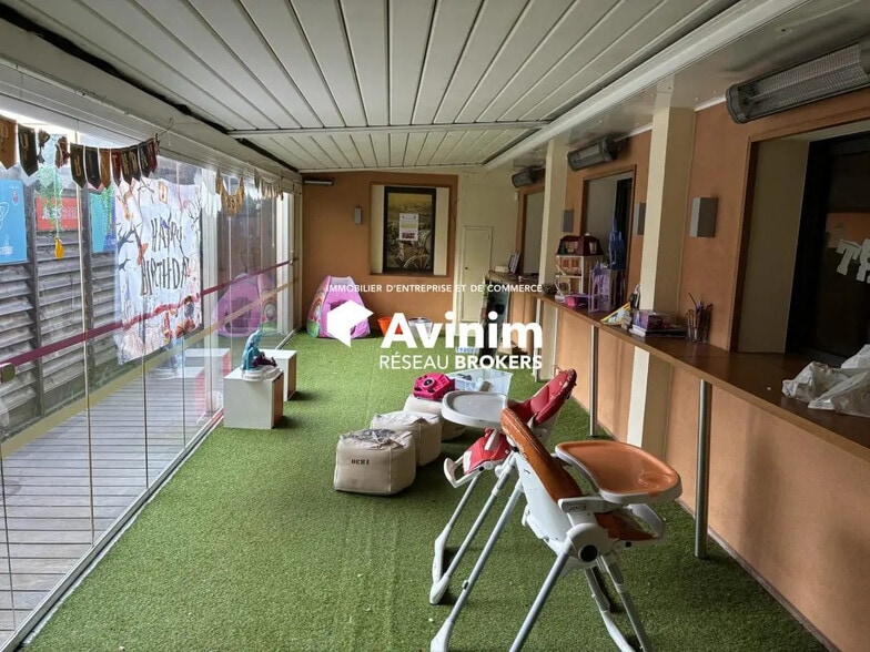 Retail in Aix-en-Provence for lease - Interior Photo - Image 3 of 3