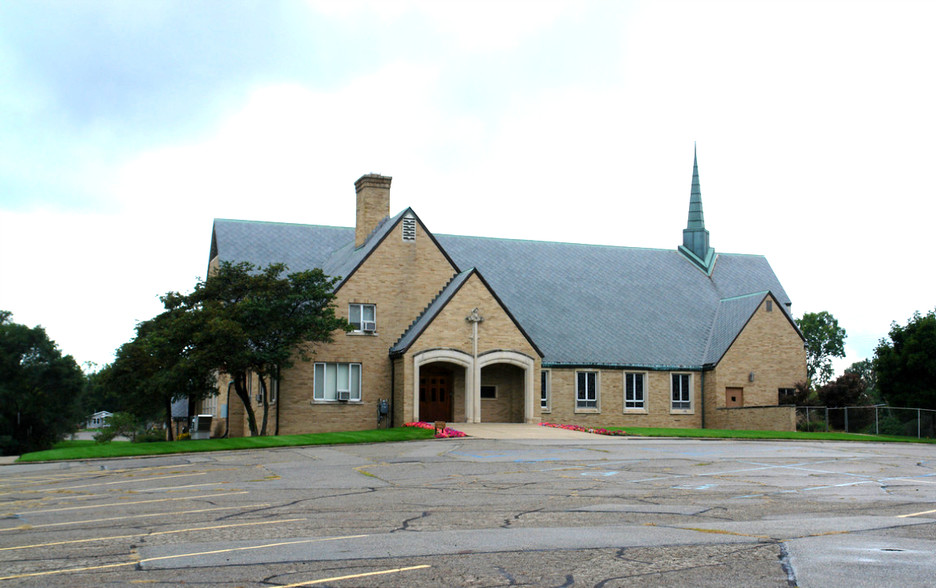 517 W Jolly Rd, Lansing, MI for sale - Building Photo - Image 1 of 1