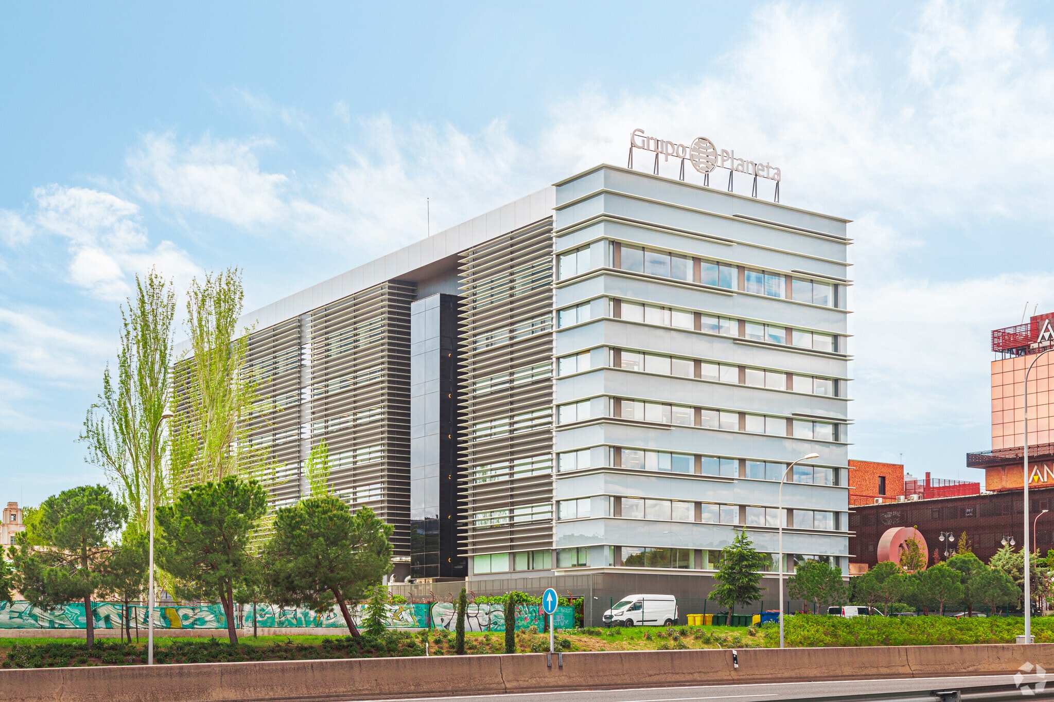 Calle de Juan Ignacio Luca de Tena, 17, Madrid, Madrid for lease Building Photo- Image 1 of 12