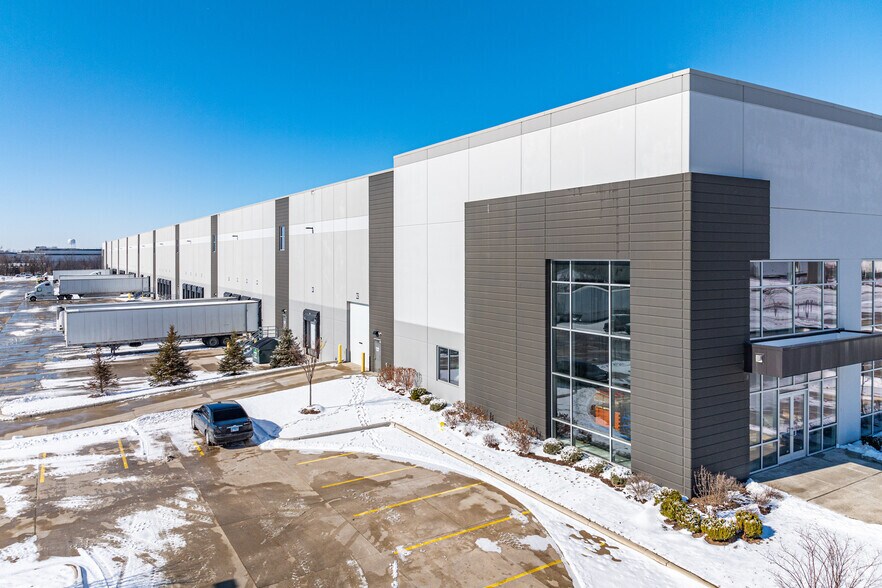 2575 Enterprise Cir, West Chicago, IL for sale - Primary Photo - Image 1 of 1