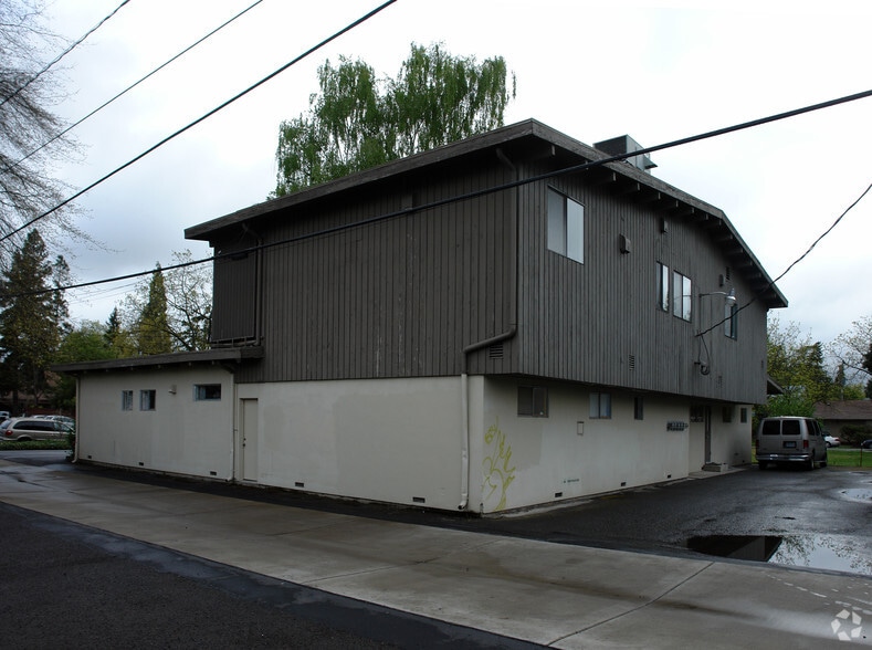 260 E 15th Ave, Eugene, OR for lease - Building Photo - Image 2 of 3