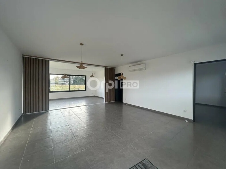 Office in Graveson for lease - Interior Photo - Image 1 of 6