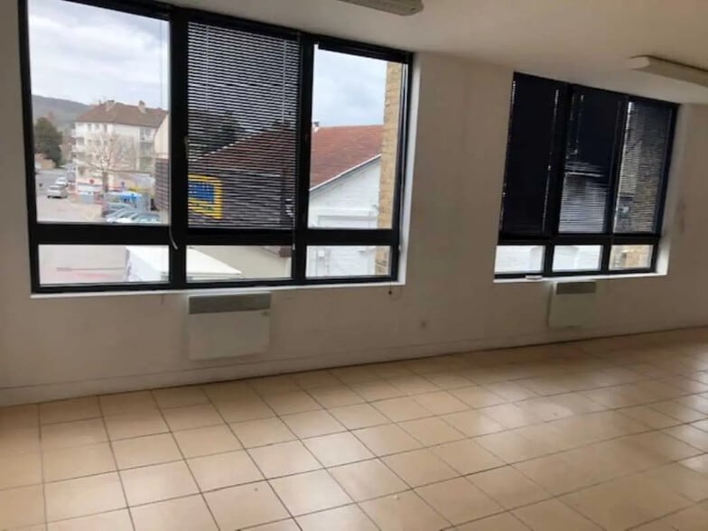 Flex in Elbeuf for sale - Interior Photo - Image 1 of 4