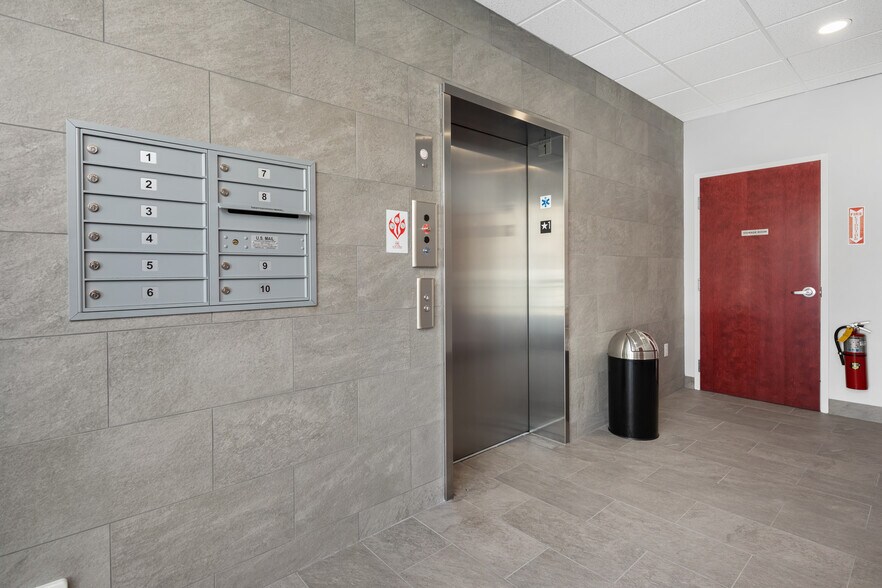 218 Willard St, Quincy, MA for lease - Interior Photo - Image 3 of 13