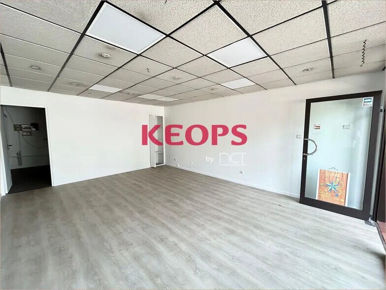 Retail in Saint-Alban for sale - Interior Photo - Image 2 of 9