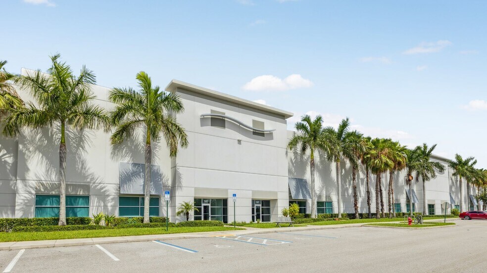 1315 N Jog, West Palm Beach, FL for lease - Building Photo - Image 1 of 3