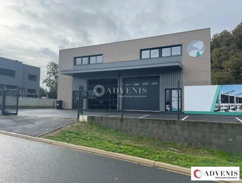 Flex in Pompignac for lease - Building Photo - Image 1 of 6