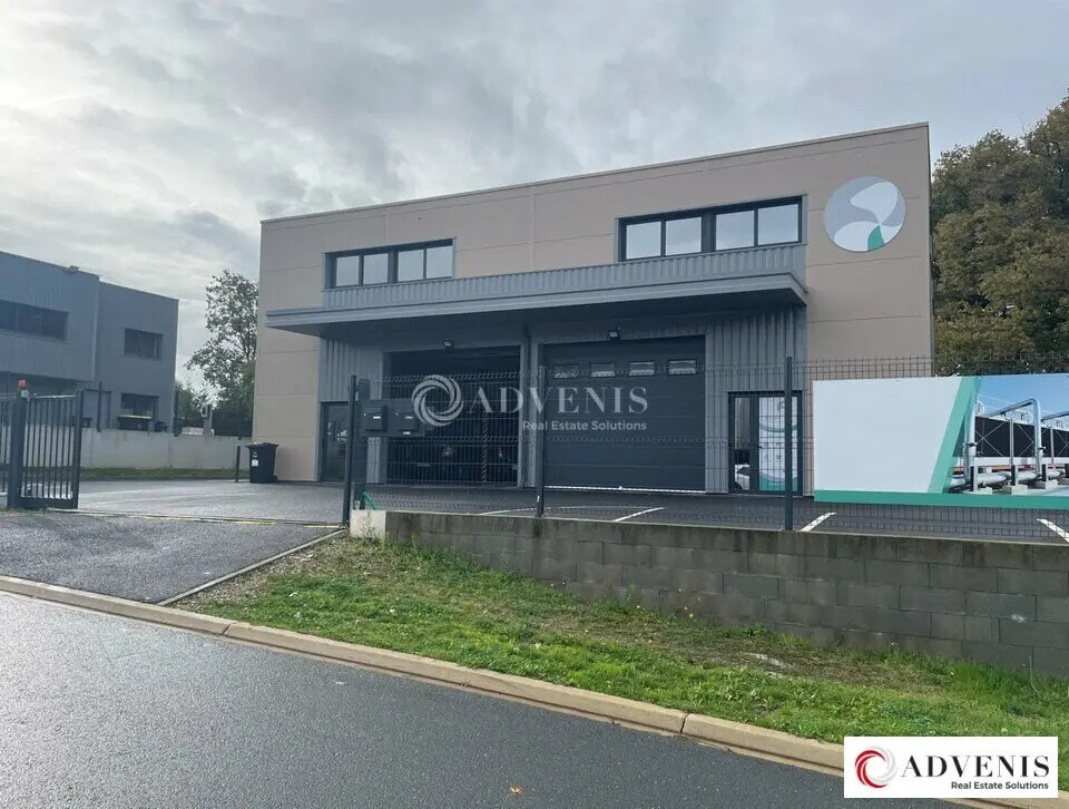 Flex in Pompignac for lease Building Photo- Image 1 of 7