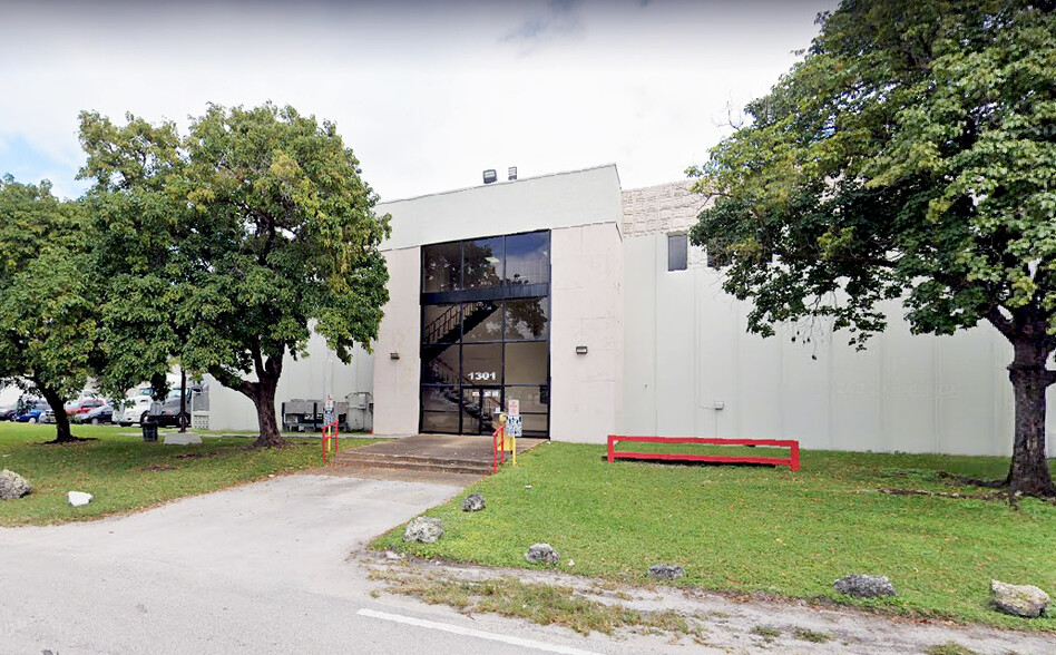 1301 NW 89th Ct, Miami, FL for lease - Building Photo - Image 1 of 18