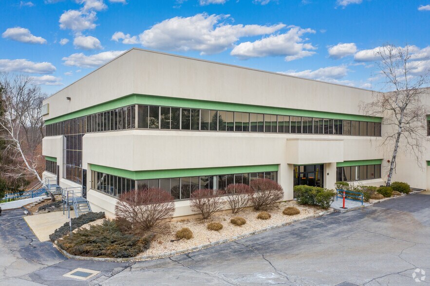 281 Fields Ln, Brewster Village, NY for lease - Building Photo - Image 3 of 8