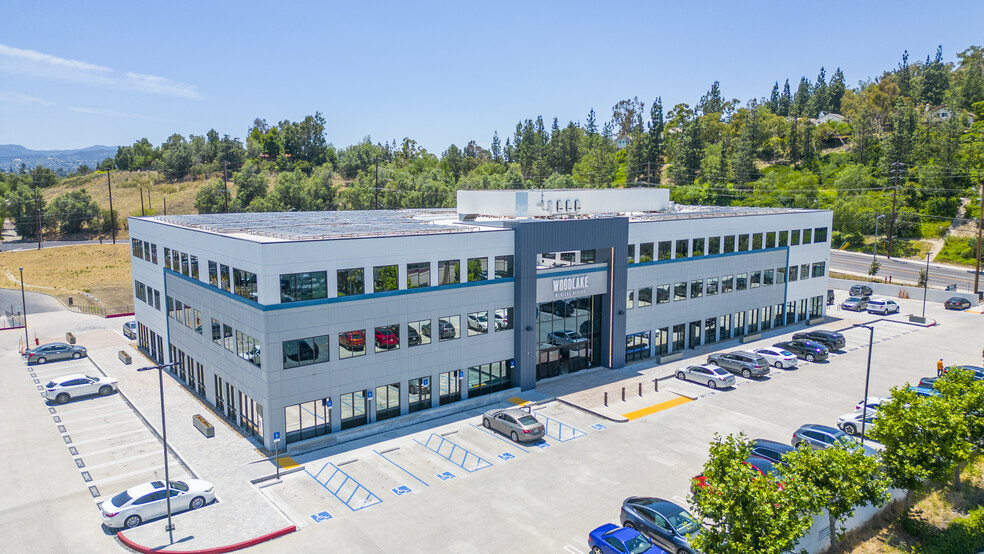 7320 Woodlake Ave, West Hills, CA for lease - Building Photo - Image 1 of 5