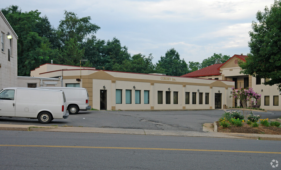 146 Hillwood Ave, Falls Church, VA for lease - Building Photo - Image 3 of 4