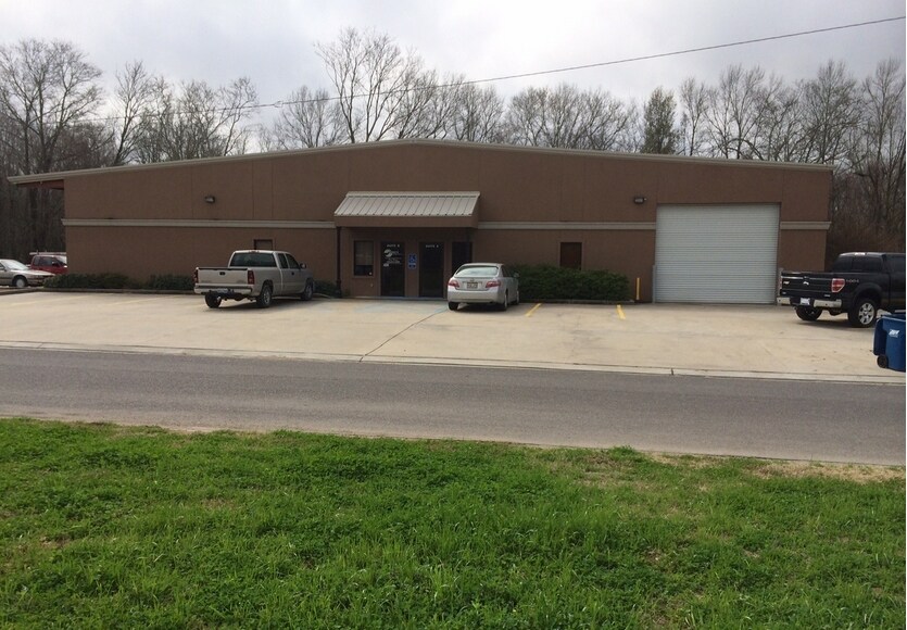 1923 W Shore Blvd, Port Allen, LA for sale Primary Photo- Image 1 of 1