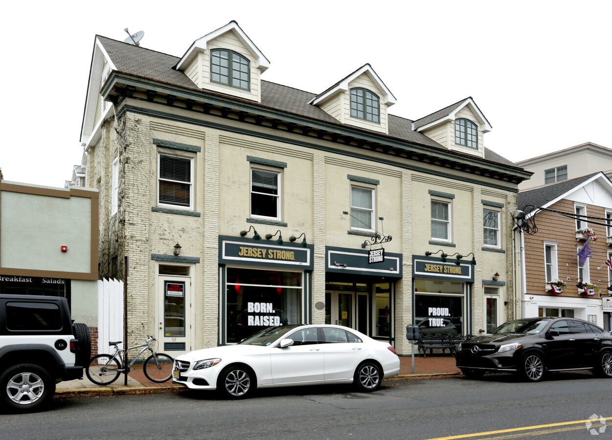 3032 W Front St, Red Bank, NJ 07701