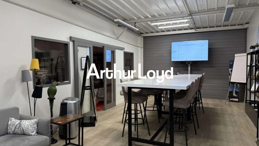 Office in Mondeville for lease - Interior Photo - Image 2 of 2