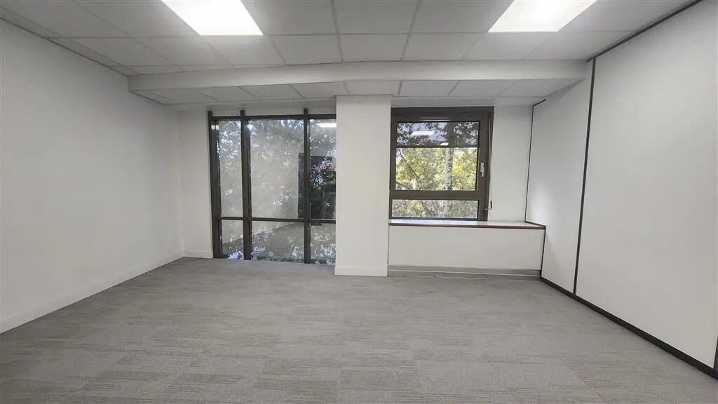 Office in La Garenne-Colombes for lease Building Photo- Image 1 of 7