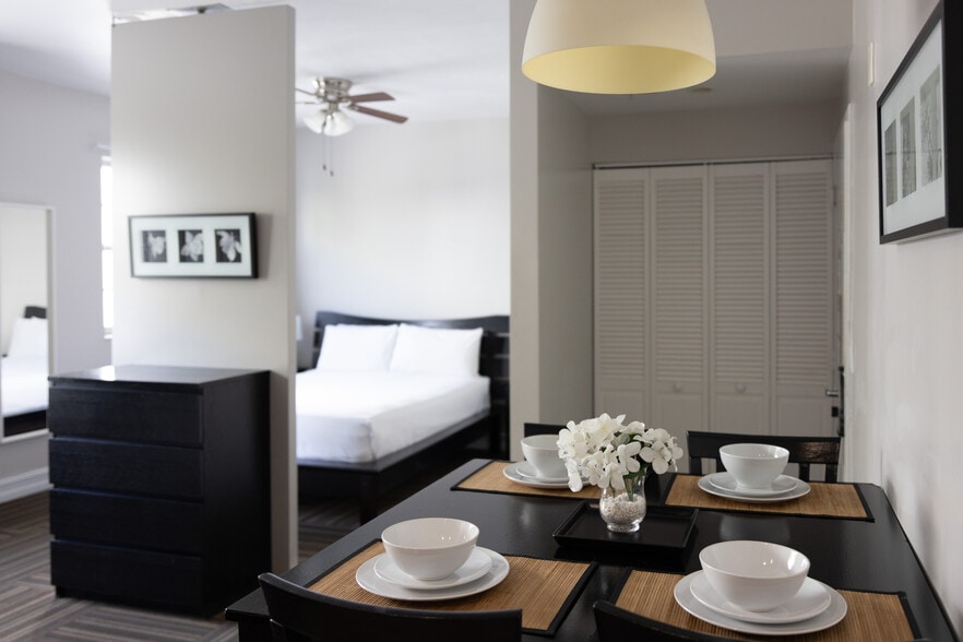 1130 Collins Ave, Miami Beach, FL for sale - Interior Photo - Image 3 of 4