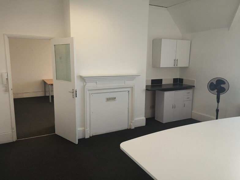 Kennelwood Ln, Hatfield for lease - Interior Photo - Image 3 of 7