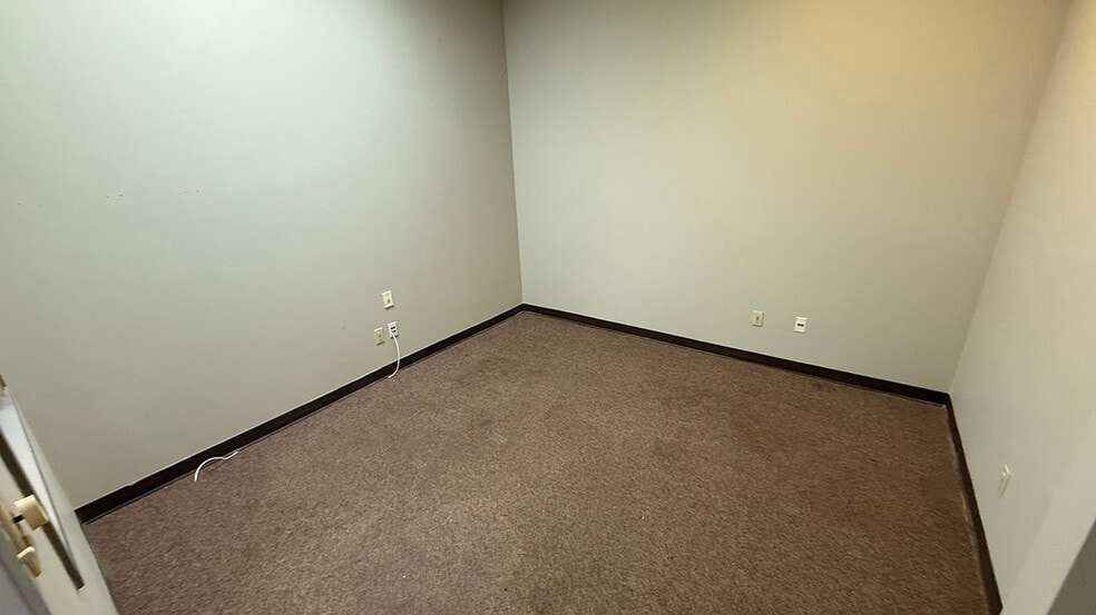 574 Erin St, Winnipeg, MB for lease - Interior Photo - Image 3 of 9