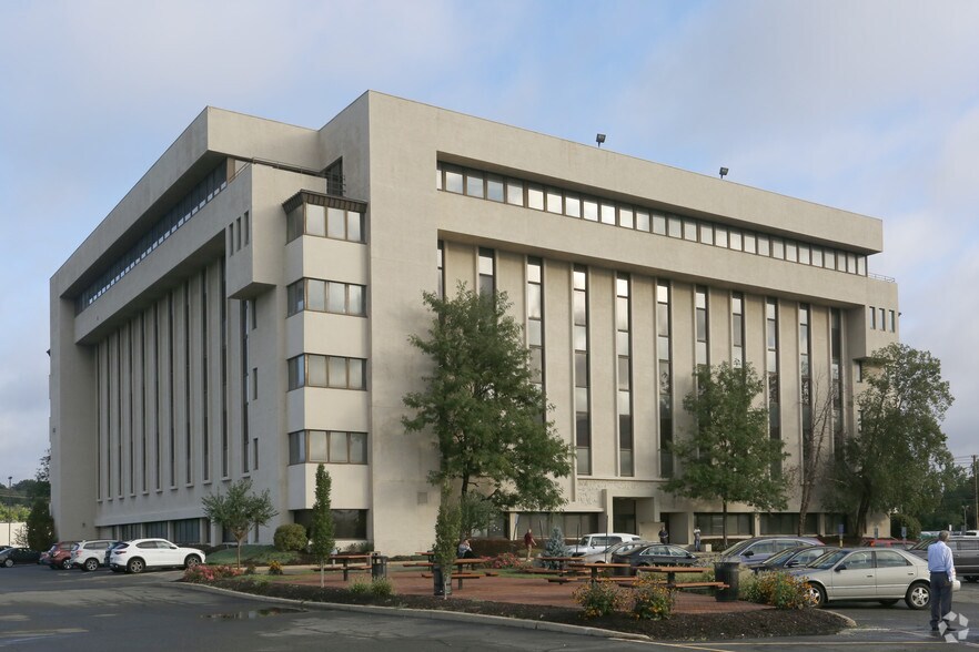 1200 Wall St W, Lyndhurst, NJ 07071