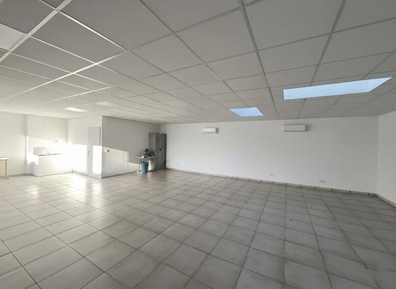 Office in Solliès-Pont for lease - Building Photo - Image 2 of 6