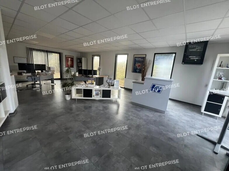 Office in Rezé for lease - Building Photo - Image 2 of 12