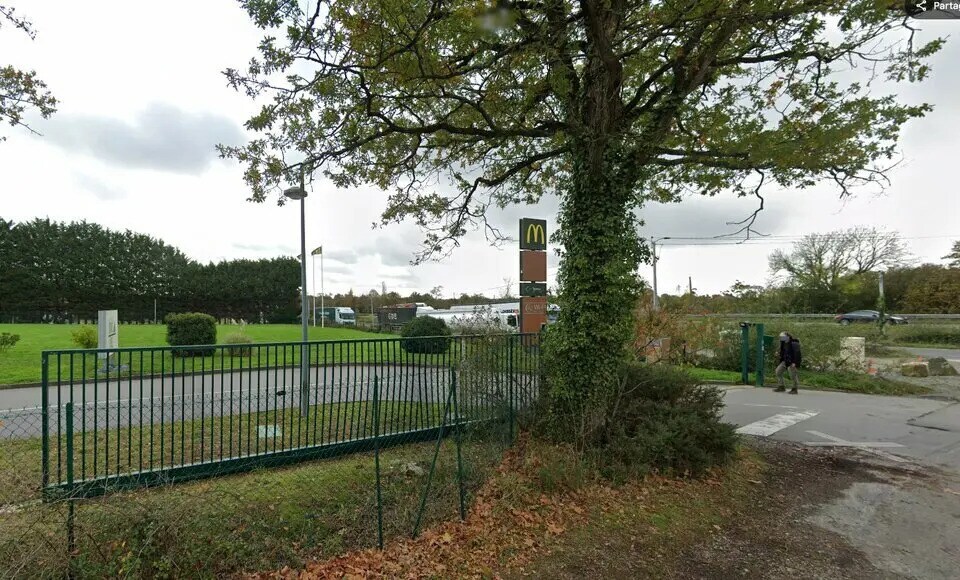 Flex in Nantes for sale Building Photo- Image 1 of 4