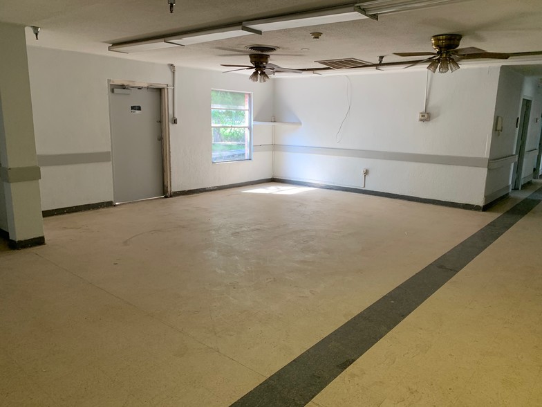 209 W Hackberry Ave, McAllen, TX for lease - Interior Photo - Image 3 of 7