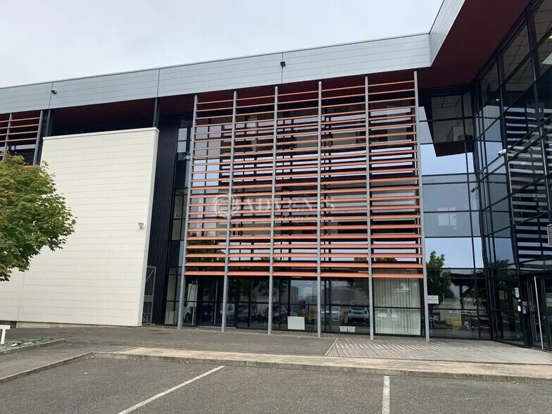 Office in Le Mans for lease - Building Photo - Image 1 of 7