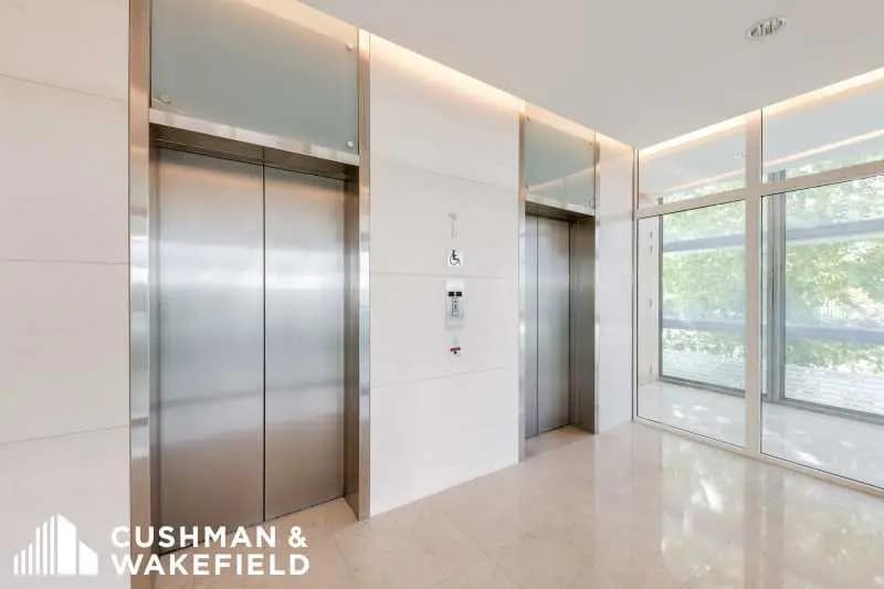 Office in Rungis for lease - Building Photo - Image 3 of 13