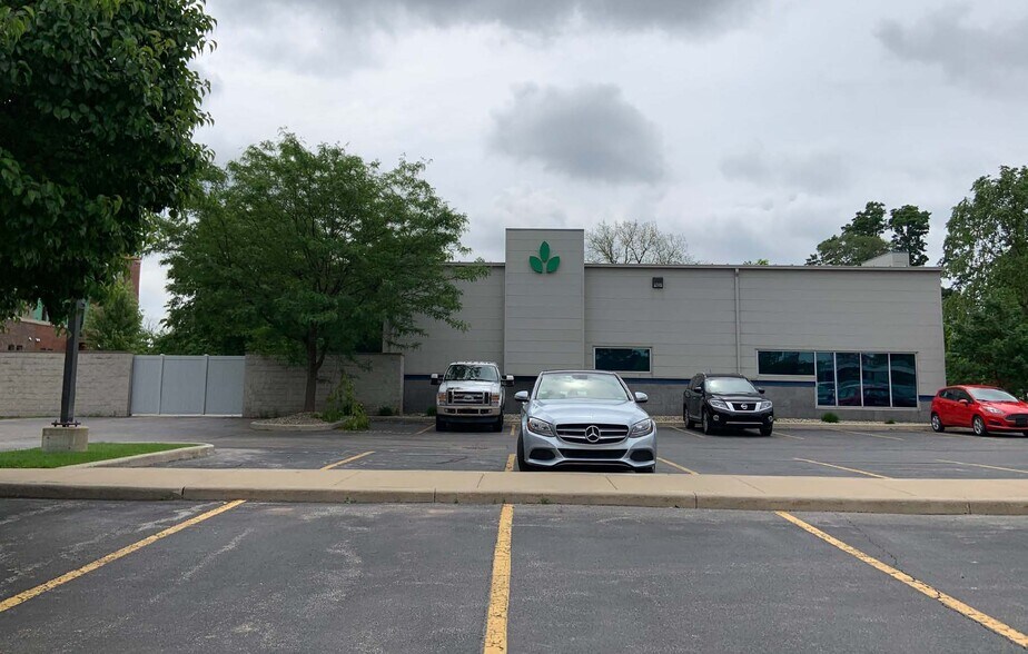 358 S Elkhart Ave, Elkhart, IN for sale - Building Photo - Image 1 of 1