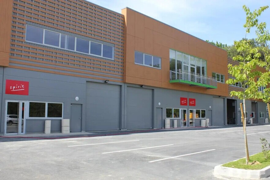 Flex in Villebon-sur-Yvette for lease - Building Photo - Image 2 of 3