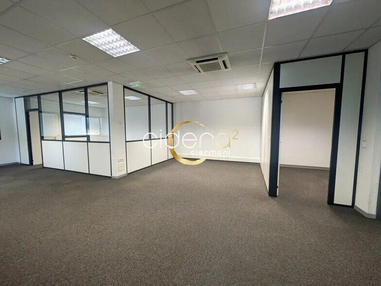 Office in Aubière for lease - Interior Photo - Image 3 of 7