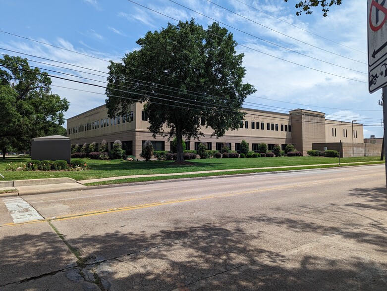 1111 Augusta Dr, Houston, TX for lease - Building Photo - Image 2 of 15