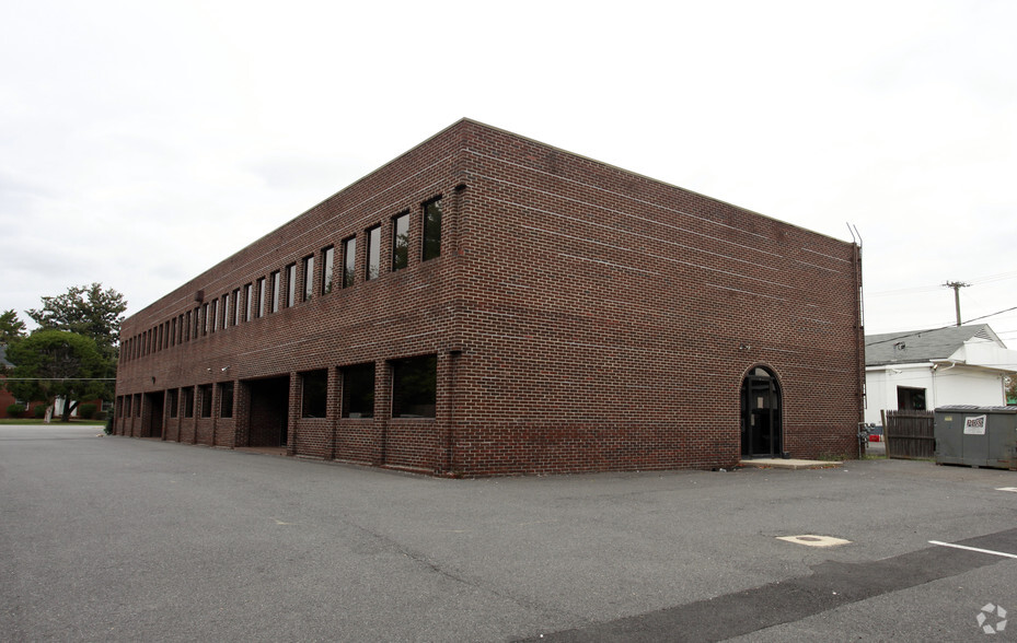 7011 Calamo St, Springfield, VA for lease - Building Photo - Image 1 of 2