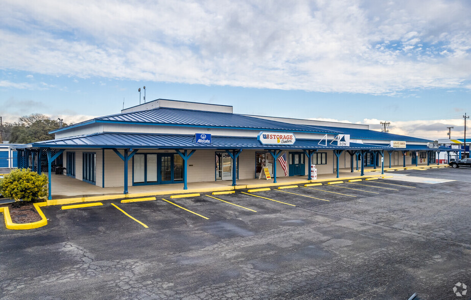 25300 W Interstate 10 Frontage Rd, San Antonio, TX for lease - Building Photo - Image 1 of 10