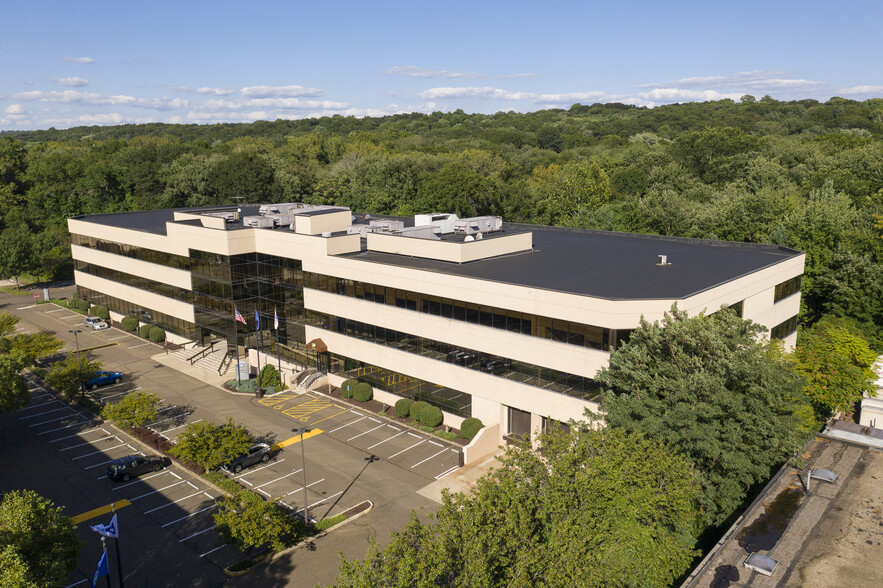 11 Riverbend Dr S, Stamford, CT for lease - Building Photo - Image 2 of 5