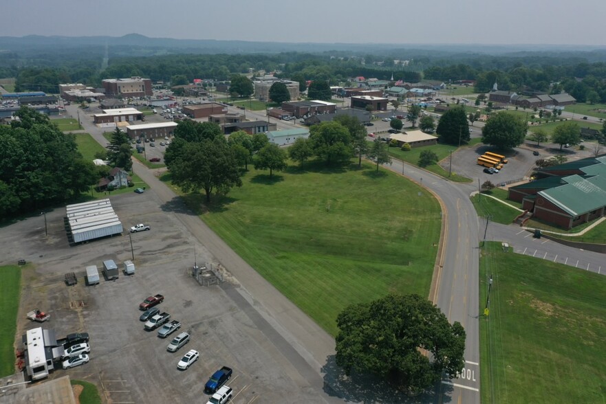 00 Woltz, Dobson, NC for sale - Primary Photo - Image 1 of 4