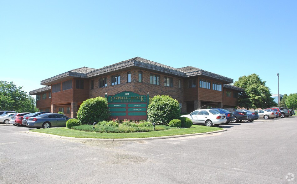 1321 Wakarusa Dr, Lawrence, KS for sale - Primary Photo - Image 1 of 1