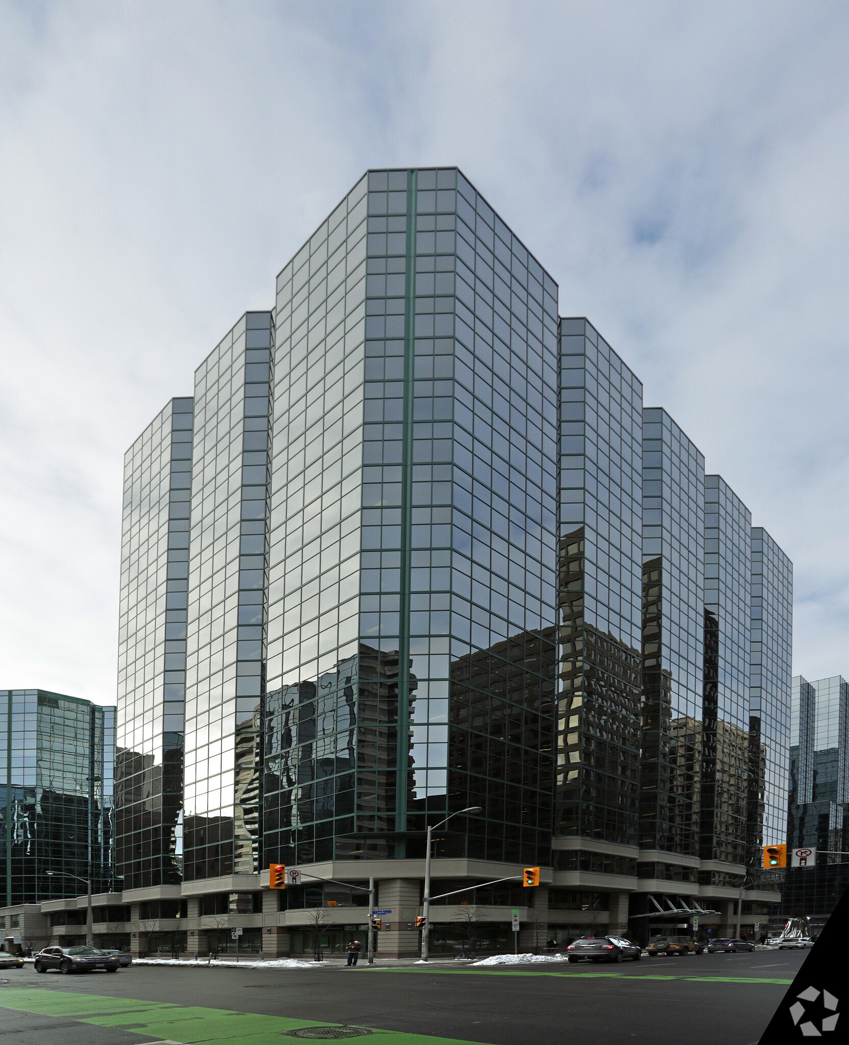 407 Laurier Ave W, Ottawa, ON for lease Building Photo- Image 1 of 2