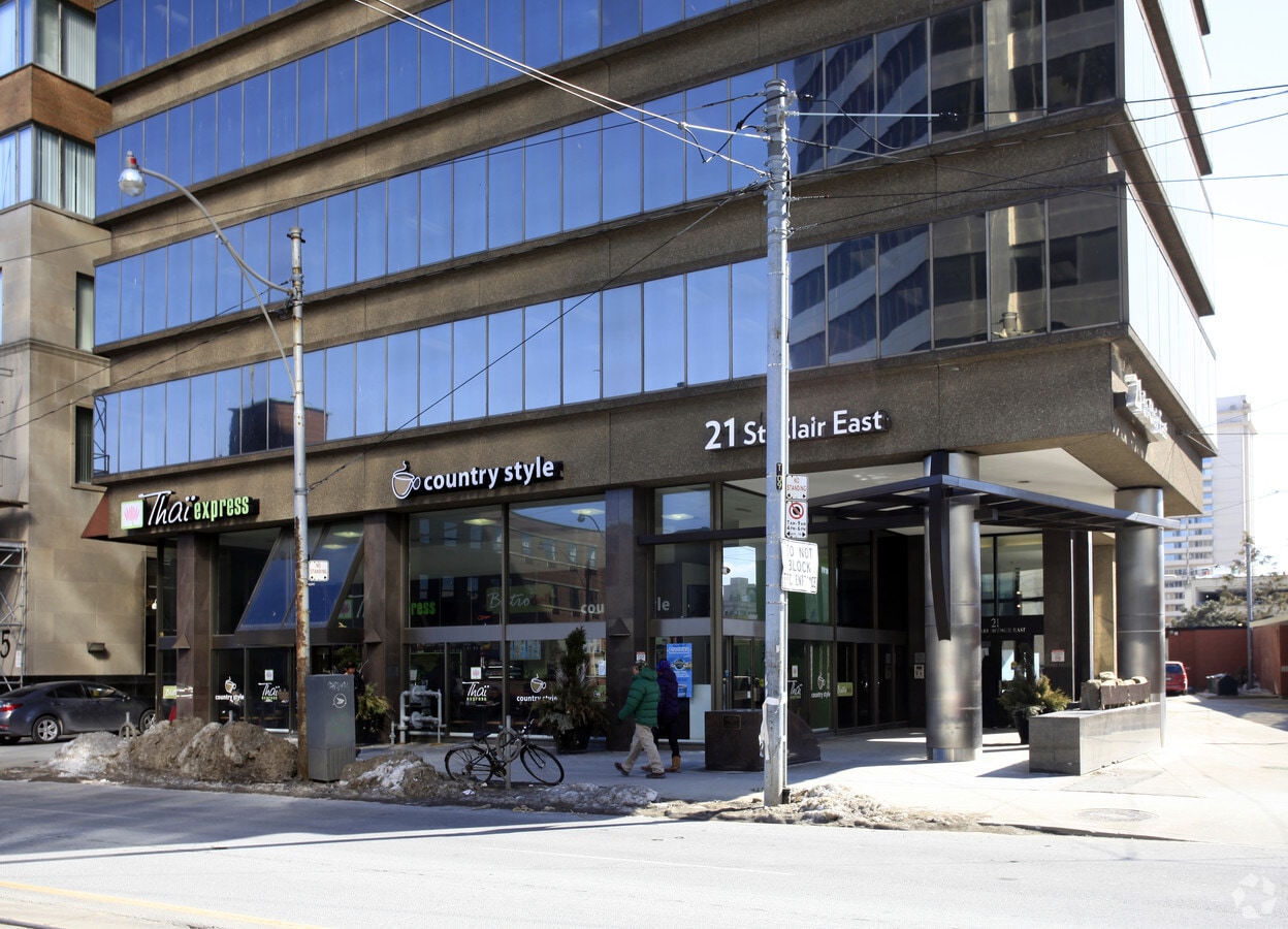 21 St Clair Ave E, Toronto, ON M4V 1N3 21 St Clair Ave E, Toronto, ON M4V 1N3