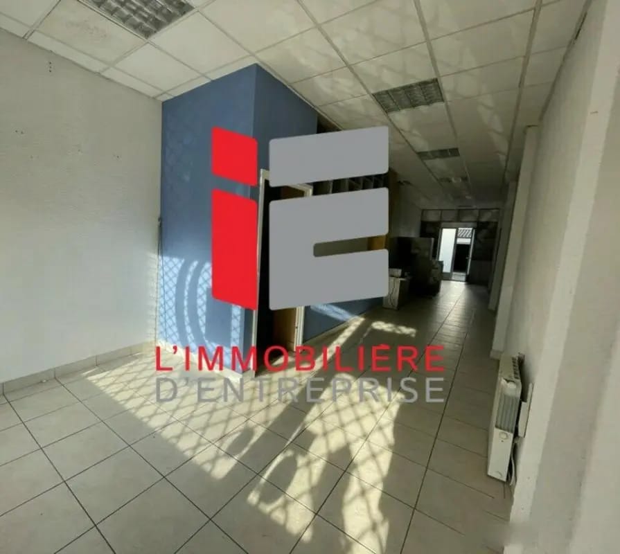 Retail in Lorient for sale Interior Photo- Image 1 of 5