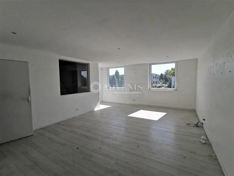 Industrial in Roncq for lease - Building Photo - Image 3 of 12