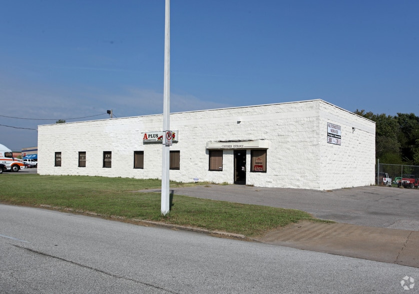 The Memphis Flex Portfolio portfolio of 7 properties for sale on LoopNet.com - Primary Photo - Image 3 of 7