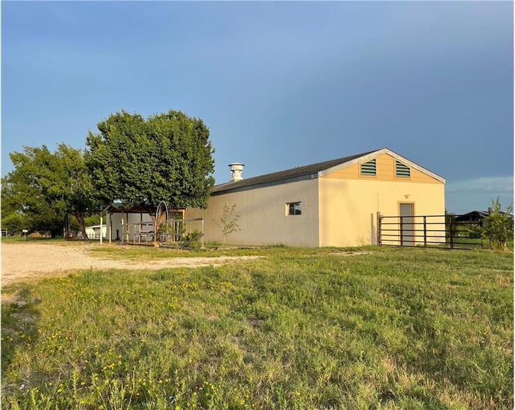 217 Pershing Blvd, Bastrop, TX for sale - Primary Photo - Image 1 of 1