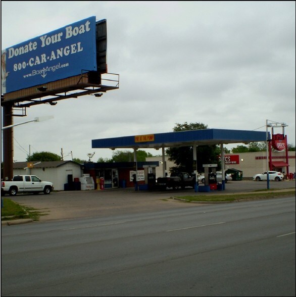 1402 S Valley Mills Dr, Waco, TX 76711