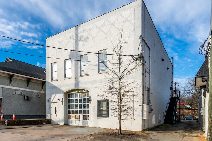 1382 Ralph David Abernathy Blvd SW, Atlanta, GA 30310