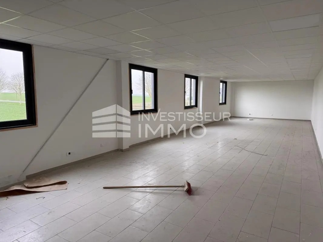 Flex in Villeneuve-sous-Dammartin for lease Building Photo- Image 1 of 5