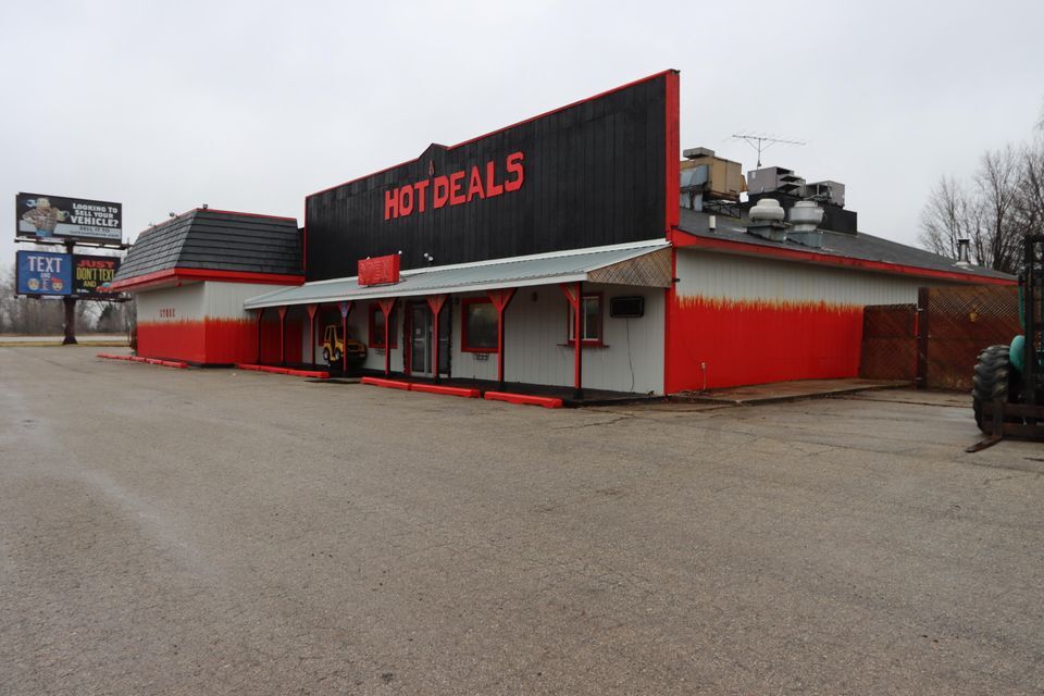 75 Newaygo Rd, Casnovia, MI 49318